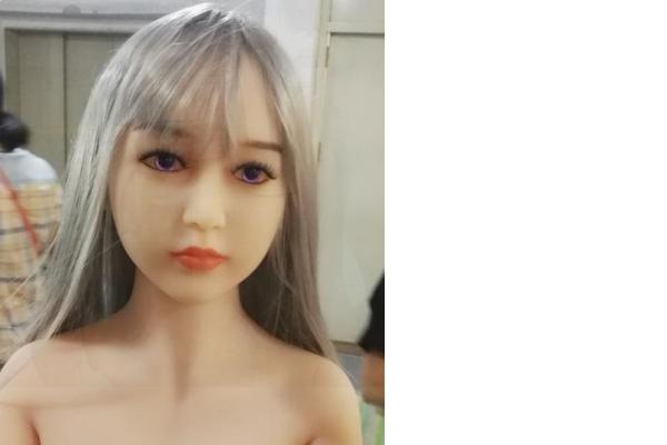 realistic female sex doll